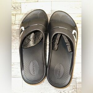 OOFOS Black Slide Sandals